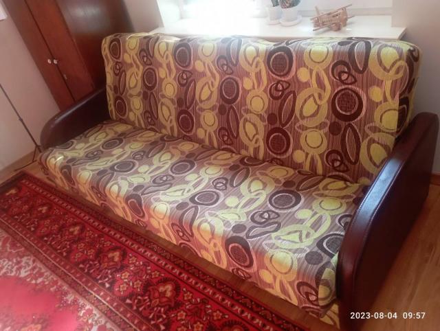 Parduodama sofa, galima derétis pasiimti patiems