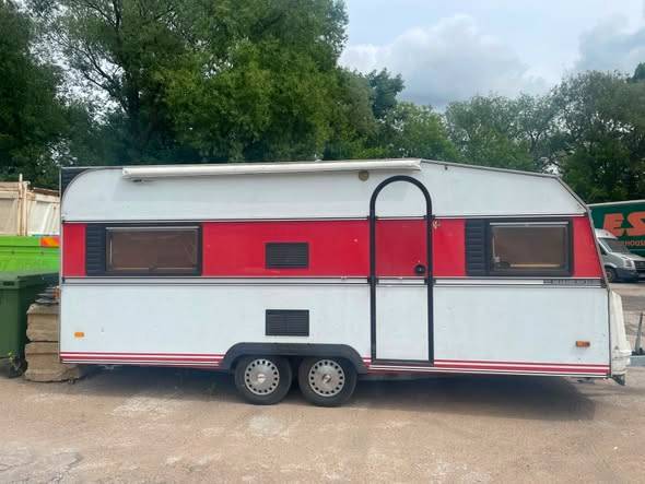 Kaune Parduodamas pilnai veikiantis 4 vietis tvarkingas švediškas žieminis kemperis su dušu. Kemperis kabe Smaragd 540 Xi 2800€ Kaunas  068412070 Jonas, Vilnius — 4/5