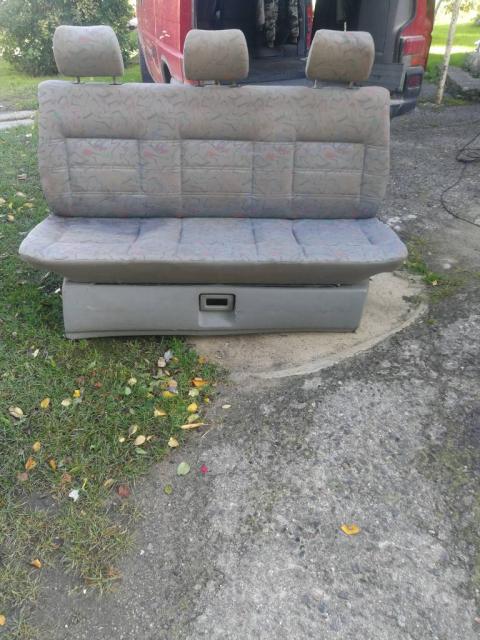 Parduodu t4 multivan sėdynę lova ir vieną sėdynę