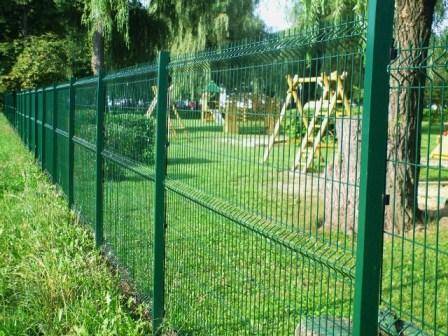 Skardinės žaliuzi ir vertikalios tvoros, vartai.