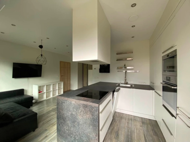 IŠNUOMOJAMAS JAUKUS IR MODERNUS 2 KAMBARIŲ BUTAS ANTAKALNYJE  870€+paslaugų mokeščiai, Vilnius — 7/13